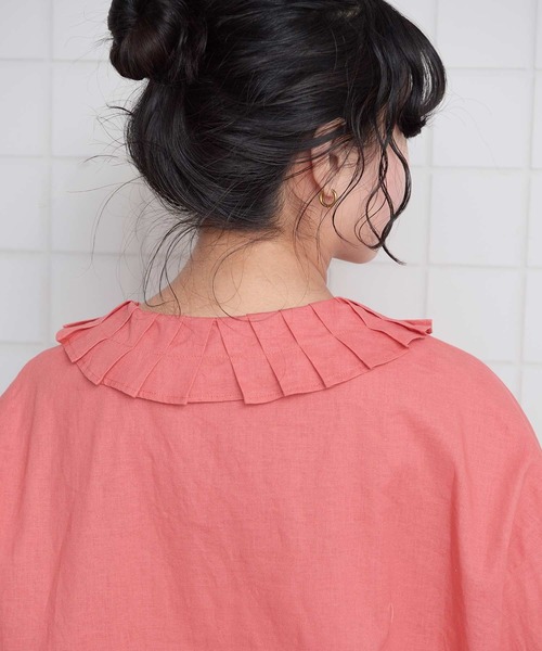 l'atelier du savon（アトリエドサボン）の「襟プリーツ綿麻ブラウス（シャツ/ブラウス・レディース・ブルー/ブラック/アイボリー/オレンジ・FREE）」の9枚目の写真