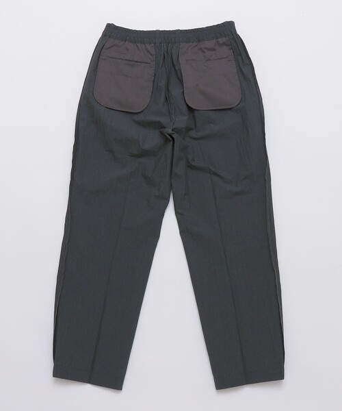 SHIPS（シップス）の「SHIPS:〈洗濯機可能〉CO+ ノープリーツ パンツ(セットアップ対応)（その他パンツ・メンズ・ダークグレー/グレー系その他/ブラック・SMALL/MEDIUM/LARGE）」の19枚目の写真