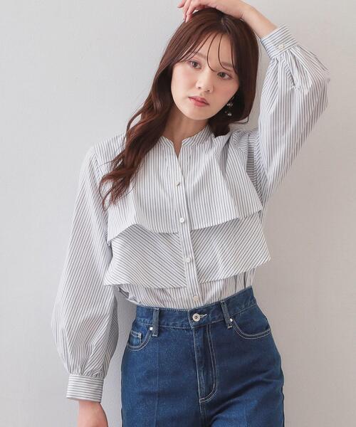 index(インデックス)の「フリルキーネックシャツ【洗濯機OK/イージーアイロン/防シワ】《XS~LL/7col》(シャツ/ブラウス・レディース・ベージュ系その他6/ピンク系3/サックスブルー系2/オフホワイト/ホワイト系9/ネイビー系5/ライトグリーン系・36/38/40/34/42)」の2枚目の写真