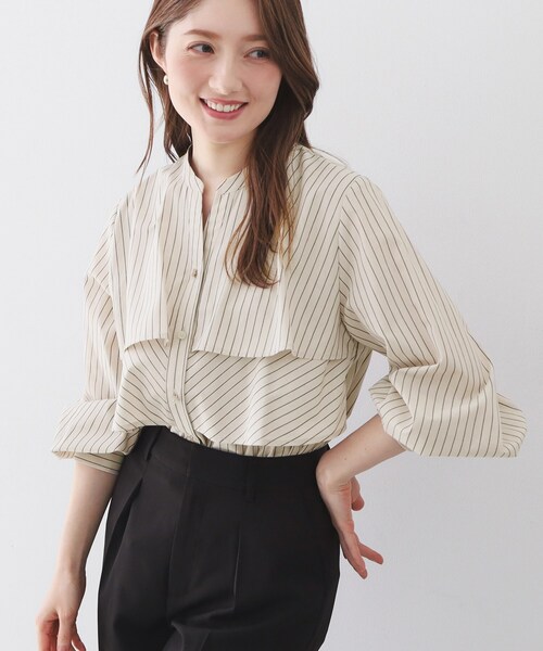 index(インデックス)の「フリルキーネックシャツ【洗濯機OK/イージーアイロン/防シワ】《XS~LL/7col》(シャツ/ブラウス・レディース・ベージュ系その他6/ピンク系3/サックスブルー系2/オフホワイト/ホワイト系9/ネイビー系5/ライトグリーン系・36/38/40/34/42)」の3枚目の写真