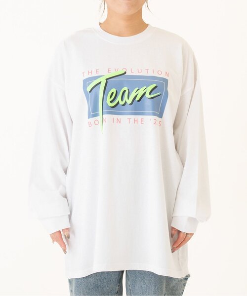 and D. petit main(アンドディープティマイン)の「【親子リンク】【DAD】蛍光カラーロゴ長袖Tシャツ(Tシャツ/カットソー・レディース・カーキ/チャコール/ホワイト/ベージュ系その他・F)」の1枚目の写真