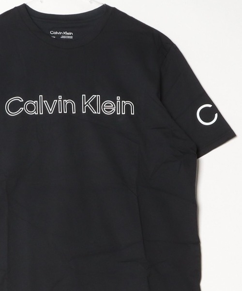 Calvin Klein(カルバン・クライン)の「Calvin Klein / カルバンクライン ss traveling logo crewneck tee 半袖クルーネックロゴTシャツ(Tシャツ/カットソー・メンズ・ホワイト/ブラック・L/M/S)」の2枚目の写真