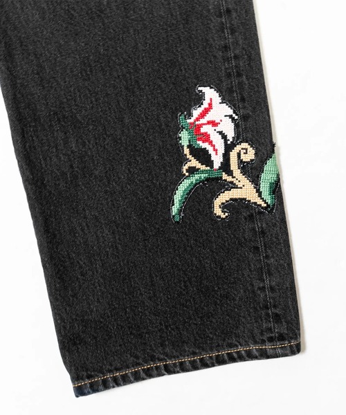 KHOKI(コッキ)の「【KHOKI/コッキ】Hand-Embroidered Denim Pants(デニムパンツ・メンズ・ブラック/インディゴブルー・2/1)」の5枚目の写真