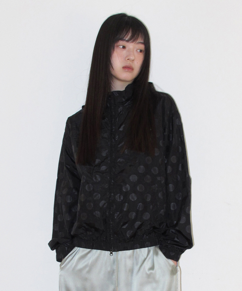 AMESWORLDWIDE(アメスワールドワイド)の「GLOSSY DOT WINDBREAKER BLACK(ナイロンジャケット・レディース・その他・FREE)」の5枚目の写真