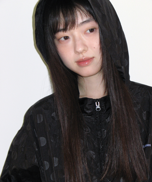 AMESWORLDWIDE(アメスワールドワイド)の「GLOSSY DOT WINDBREAKER BLACK(ナイロンジャケット・レディース・その他・FREE)」の7枚目の写真