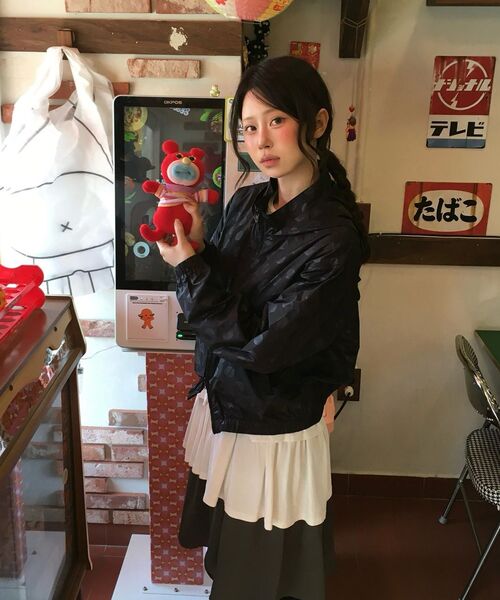 AMESWORLDWIDE(アメスワールドワイド)の「GLOSSY DOT WINDBREAKER BLACK(ナイロンジャケット・レディース・その他・FREE)」の12枚目の写真