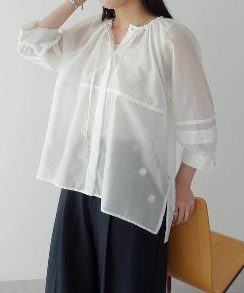 YECCA VECCA(イェッカヴェッカ)の「タックスリーブシアーシャツ(シャツ/ブラウス・レディース・ブラック/オフホワイト/オレンジ・FREE)」の4枚目の写真