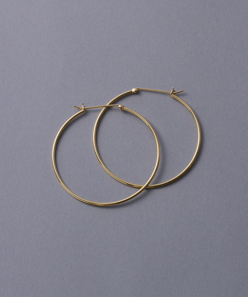 Lilas(リラ)の「《WEB限定》【SAMH by LILAS】フープピアス50mmK18GP(両耳)(ピアス(両耳用)・レディース・ゴールド・FREE)」の4枚目の写真