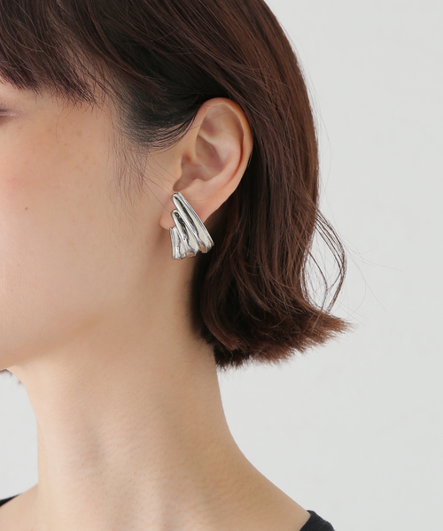 IRIS47(イリスフォーセブン)の「【IRIS47/イリスフォーセブン 】feather earring:イヤリング(イヤリング・レディース・シルバー・FREE)」の2枚目の写真