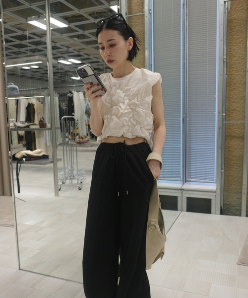 Ameri(アメリ)の「BUMPY GATHER BACK OPEN TOP(シャツ/ブラウス・レディース・サックスブルー/ブラック/アイボリー・MEDIUM/SMALL)」の15枚目の写真