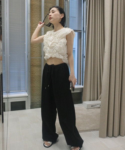 Ameri(アメリ)の「BUMPY GATHER BACK OPEN TOP(シャツ/ブラウス・レディース・サックスブルー/ブラック/アイボリー・MEDIUM/SMALL)」の16枚目の写真