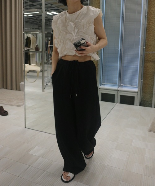 Ameri(アメリ)の「BUMPY GATHER BACK OPEN TOP(シャツ/ブラウス・レディース・サックスブルー/ブラック/アイボリー・MEDIUM/SMALL)」の14枚目の写真