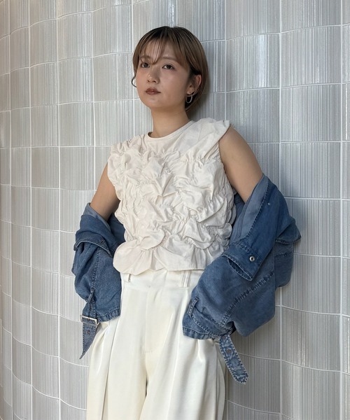 Ameri(アメリ)の「BUMPY GATHER BACK OPEN TOP(シャツ/ブラウス・レディース・サックスブルー/ブラック/アイボリー・MEDIUM/SMALL)」の10枚目の写真