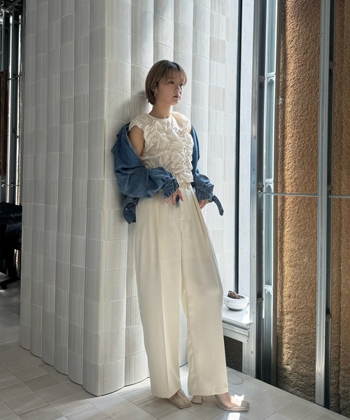 Ameri(アメリ)の「BUMPY GATHER BACK OPEN TOP(シャツ/ブラウス・レディース・サックスブルー/ブラック/アイボリー・MEDIUM/SMALL)」の12枚目の写真
