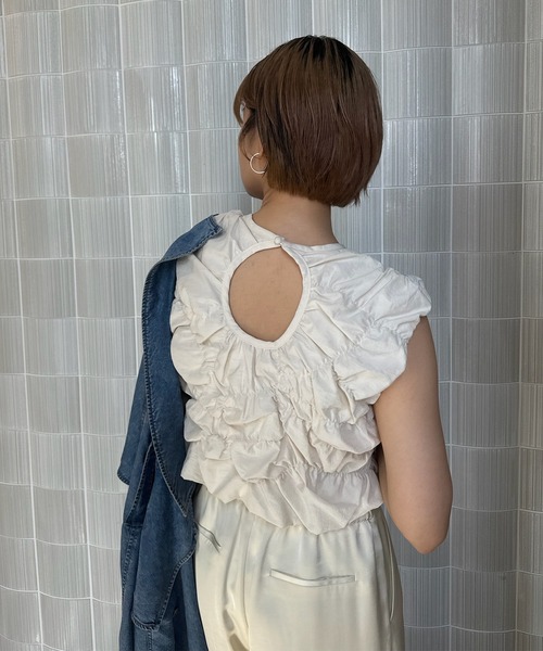 Ameri(アメリ)の「BUMPY GATHER BACK OPEN TOP(シャツ/ブラウス・レディース・サックスブルー/ブラック/アイボリー・MEDIUM/SMALL)」の11枚目の写真