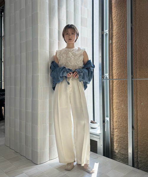 Ameri(アメリ)の「BUMPY GATHER BACK OPEN TOP(シャツ/ブラウス・レディース・サックスブルー/ブラック/アイボリー・MEDIUM/SMALL)」の13枚目の写真