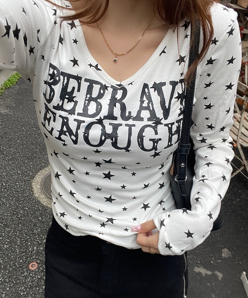 ROGER AND RAW(ロジャーアンドロウ)の「スタープリントVネックロンT(Tシャツ/カットソー・レディース・ホワイト/グレー・FREE)」の2枚目の写真