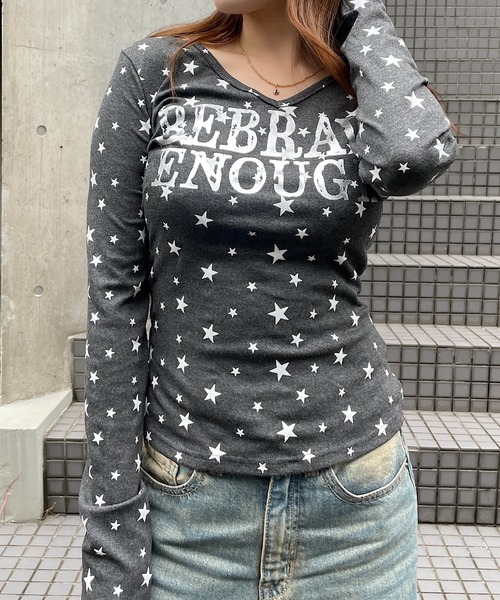 ROGER AND RAW(ロジャーアンドロウ)の「スタープリントVネックロンT(Tシャツ/カットソー・レディース・ホワイト/グレー・FREE)」の13枚目の写真