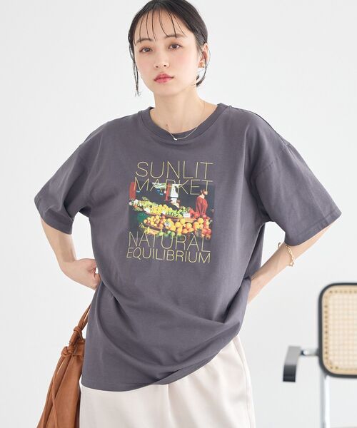 earth music&ecology(アースミュージックアンドエコロジー)の「【接触冷感】アソートプリントTシャツ(Tシャツ/カットソー・レディース・レッド/オフホワイト/チャコールグレー・FREE)」の6枚目の写真