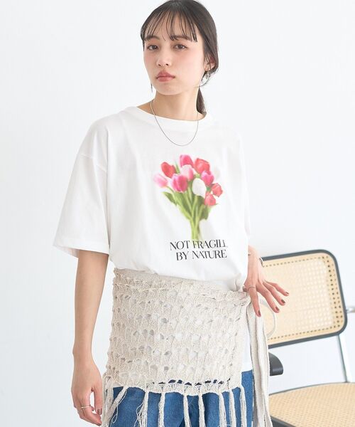 earth music&ecology(アースミュージックアンドエコロジー)の「【接触冷感】アソートプリントTシャツ(Tシャツ/カットソー・レディース・レッド/オフホワイト/チャコールグレー・FREE)」の5枚目の写真