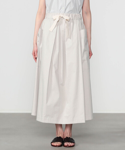 nicholson&nicholson(ニコルソンアンドニコルソン)の「nicholson & nicholson | 〈別注〉コットンツイル タックスカート WOMEN(スカート・レディース・ライトグレー/グリーン・38)」の8枚目の写真