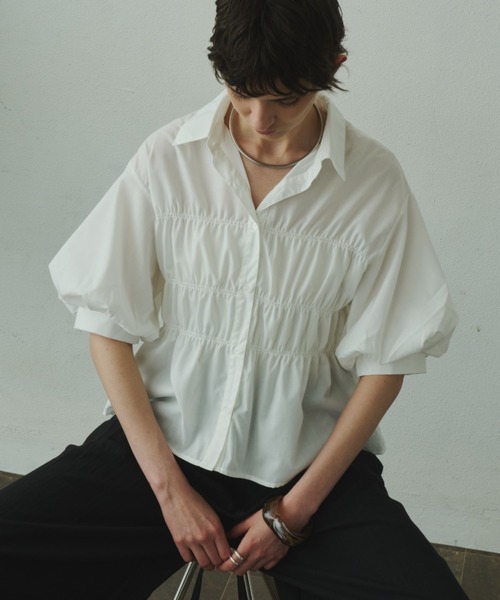 Plumel(プルメル)の「Volume Half Sleeve Shirring Shirt / ボリュームハーフスリーブシャーリングシャツ(シャツ/ブラウス・レディース・サックスブルー/オフホワイト・MEDIUM)」の1枚目の写真