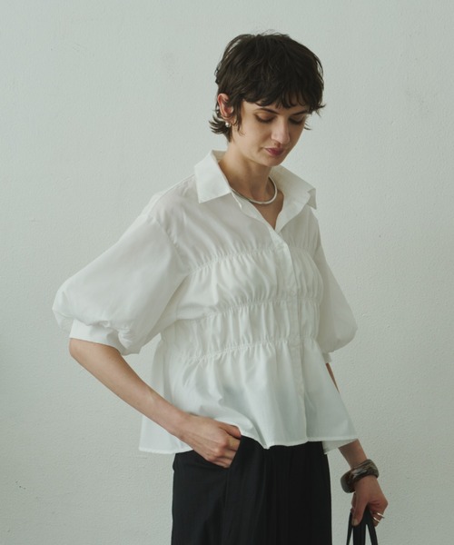 Plumel(プルメル)の「Volume Half Sleeve Shirring Shirt / ボリュームハーフスリーブシャーリングシャツ(シャツ/ブラウス・レディース・サックスブルー/オフホワイト・MEDIUM)」の7枚目の写真