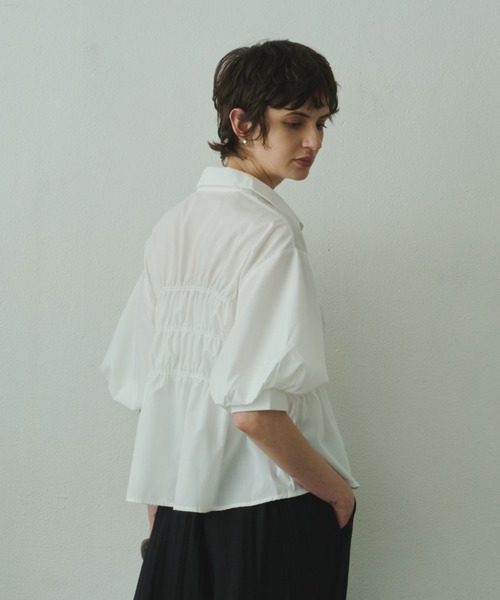 Plumel(プルメル)の「Volume Half Sleeve Shirring Shirt / ボリュームハーフスリーブシャーリングシャツ(シャツ/ブラウス・レディース・サックスブルー/オフホワイト・MEDIUM)」の12枚目の写真