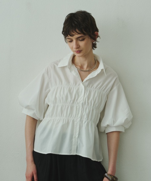 Plumel(プルメル)の「Volume Half Sleeve Shirring Shirt / ボリュームハーフスリーブシャーリングシャツ(シャツ/ブラウス・レディース・サックスブルー/オフホワイト・MEDIUM)」の6枚目の写真
