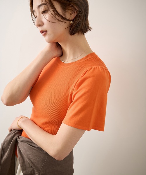ROPE'(ロペ)の「コットンギャザーフレア半袖プルオーバー/イージーケア(ニット/セーター・レディース・ブラック/ベージュ/オレンジ・FREE)」の1枚目の写真