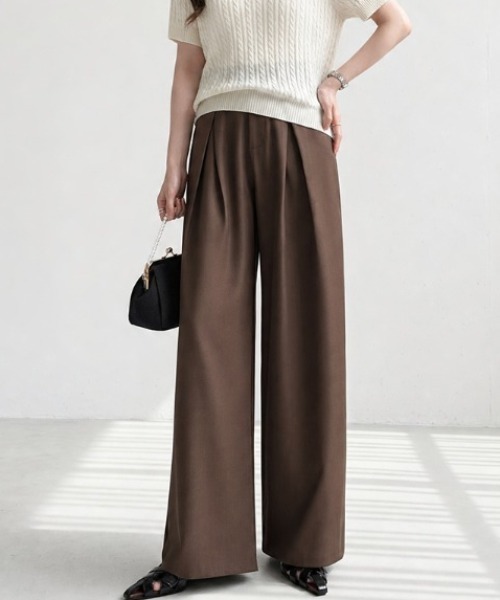 COCOMOMO(ココモモ)の「オンオフ主役の洗練ライン。 タックワイドスラックスパンツ タックパンツ ワイドパンツ ハイウエスト ワイド ストレート パンツ きれいめ オフィス オフィスカジュアル(その他パンツ・レディース・ブラック/ブラウン/ダークグレー・L/M/S)」の22枚目の写真