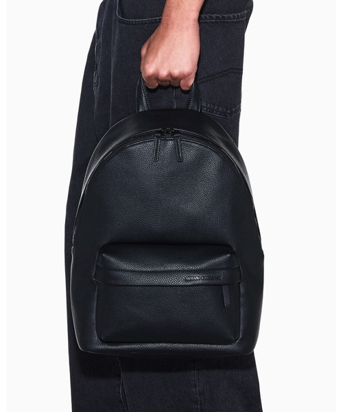 ARMANI EXCHANGE（アルマーニエクスチェンジ）の「【A|X アルマーニ エクスチェンジ】＜オンライン限定＞AXロゴ ラウンドシェイプ バックパック（バックパック/リュック・メンズ・ブラック・FREE）」の7枚目の写真
