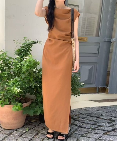 YUGA(ユーガ)の「YUGA_YGMC Korean-style French sleeve, slit, I-line dress(ワンピース・レディース・ライトブルー/オフホワイト/ブラウン/ブラック・FREE)」の4枚目の写真