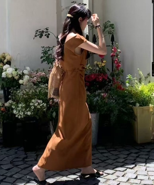 YUGA(ユーガ)の「YUGA_YGMC Korean-style French sleeve, slit, I-line dress(ワンピース・レディース・ライトブルー/オフホワイト/ブラウン/ブラック・FREE)」の7枚目の写真