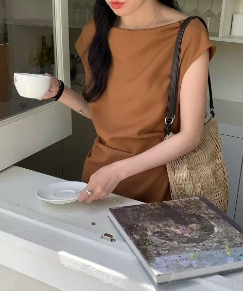 YUGA(ユーガ)の「YUGA_YGMC Korean-style French sleeve, slit, I-line dress(ワンピース・レディース・ライトブルー/オフホワイト/ブラウン/ブラック・FREE)」の8枚目の写真