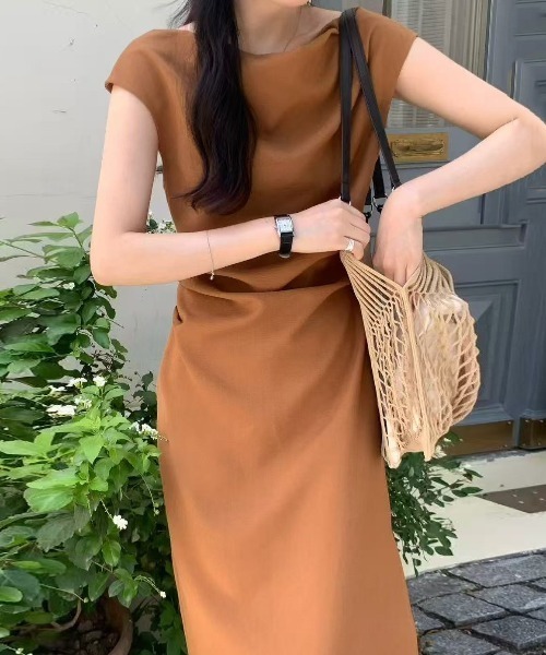 YUGA(ユーガ)の「YUGA_YGMC Korean-style French sleeve, slit, I-line dress(ワンピース・レディース・ライトブルー/オフホワイト/ブラウン/ブラック・FREE)」の9枚目の写真