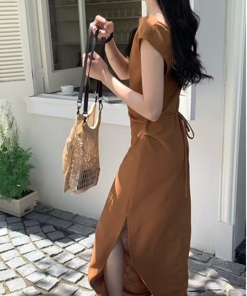 YUGA(ユーガ)の「YUGA_YGMC Korean-style French sleeve, slit, I-line dress(ワンピース・レディース・ライトブルー/オフホワイト/ブラウン/ブラック・FREE)」の13枚目の写真