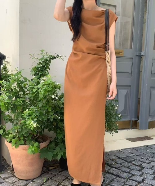 YUGA(ユーガ)の「YUGA_YGMC Korean-style French sleeve, slit, I-line dress(ワンピース・レディース・ライトブルー/オフホワイト/ブラウン/ブラック・FREE)」の16枚目の写真