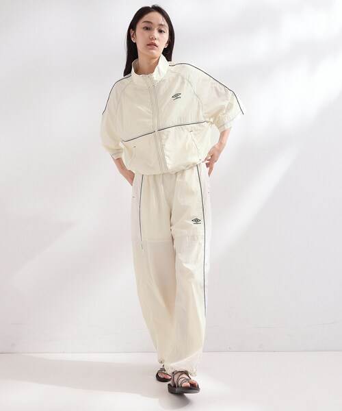 UMBRO(アンブロ)の「◆【umbro/アンブロ】シアーナイロン5分袖ZIPアップブルゾン(ブルゾン・レディース・ブラック/アイボリー・99)」の22枚目の写真