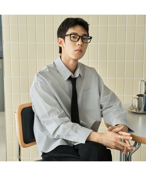 HYOJI(ヒョージ)の「26 SS セミクロップライトウェイトストライプシャツ (5カラー)(シャツ/ブラウス・メンズ・ネイビー/ホワイト/スカイブルー/チャコール/ブラック・S/XL/L/M)」の1枚目の写真