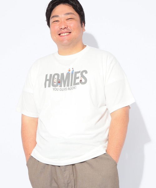B&T CLUB(ビーティークラブ)の「Tシャツ 半袖 メンズ 大きいサイズ 人物刺繍×ロゴプリント クルーネック カットソー B&T CLUB (ビーアンドティークラブ)(Tシャツ/カットソー・メンズ・ホワイト・X4(8L~9L)/X3(6L~7L)/X2(4L~5L)/X1(3L~4L))」の1枚目の写真