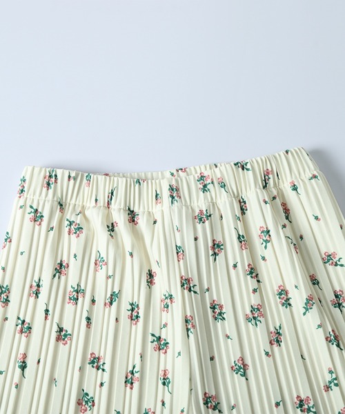 AMELY(エミリー)の「総柄プリーツパンツ(その他パンツ・レディース・ホワイト系その他/ネイビー系/ブラック系その他/ブラック/アイボリー・M/L)」の22枚目の写真