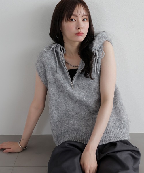 AMUU. PRECIEUSE（アムープレシューズ）の「モヘアジップフードベスト（ベスト・レディース・オフホワイト/ブラック/グレー・FREE）」の3枚目の写真