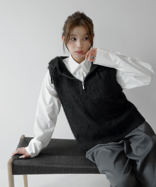 AMUU. PRECIEUSE（アムープレシューズ）の「モヘアジップフードベスト（ベスト・レディース・オフホワイト/ブラック/グレー・FREE）」の11枚目の写真