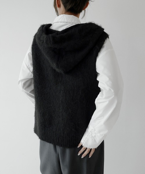 AMUU. PRECIEUSE（アムープレシューズ）の「モヘアジップフードベスト（ベスト・レディース・オフホワイト/ブラック/グレー・FREE）」の13枚目の写真