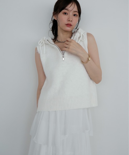 AMUU. PRECIEUSE（アムープレシューズ）の「モヘアジップフードベスト（ベスト・レディース・オフホワイト/ブラック/グレー・FREE）」の6枚目の写真