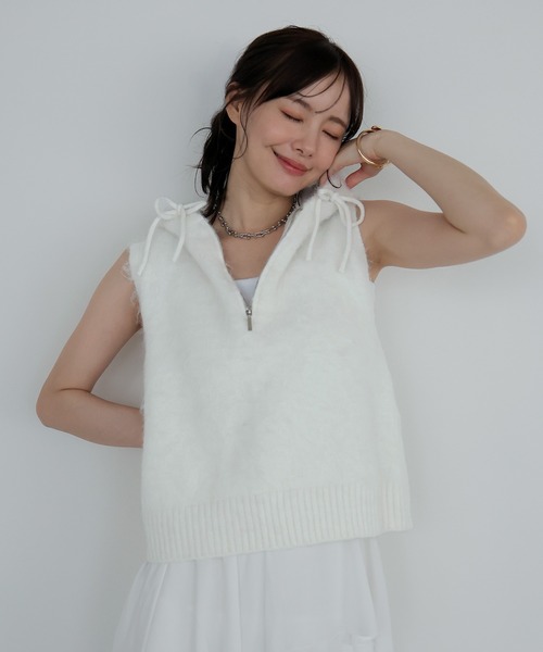 AMUU. PRECIEUSE（アムープレシューズ）の「モヘアジップフードベスト（ベスト・レディース・オフホワイト/ブラック/グレー・FREE）」の4枚目の写真