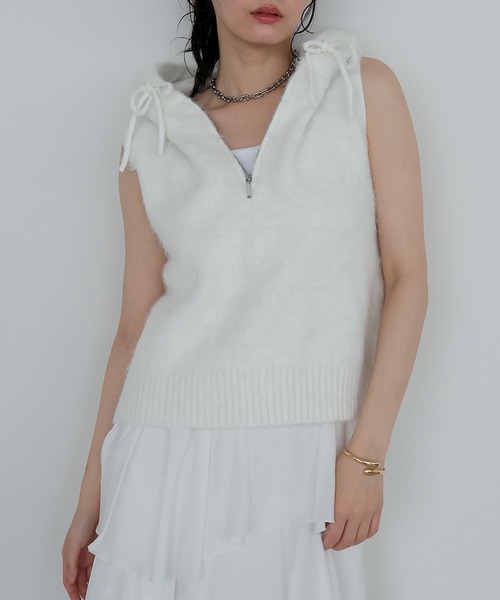 AMUU. PRECIEUSE（アムープレシューズ）の「モヘアジップフードベスト（ベスト・レディース・オフホワイト/ブラック/グレー・FREE）」の5枚目の写真