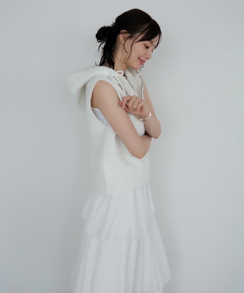 AMUU. PRECIEUSE（アムープレシューズ）の「モヘアジップフードベスト（ベスト・レディース・オフホワイト/ブラック/グレー・FREE）」の7枚目の写真