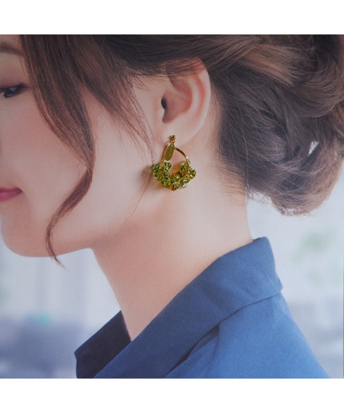 tone(トーン)の「【R】1041 チェコガラスフープピアス(MA)(ピアス(両耳用)・レディース・オリーブ・FREE)」の3枚目の写真